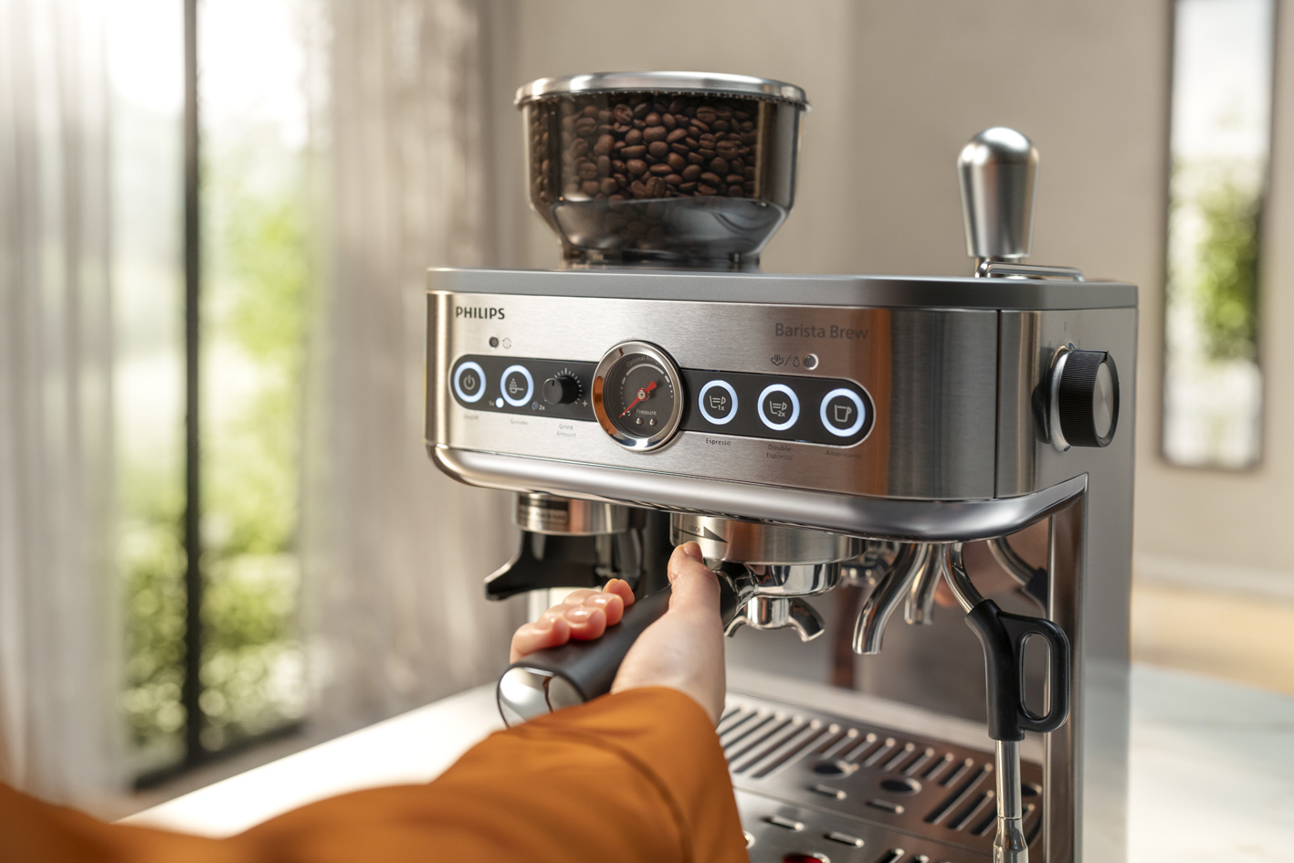 Pr&iacute;prava k&aacute;vy v&nbsp;k&aacute;vovare Philips Barista Brew